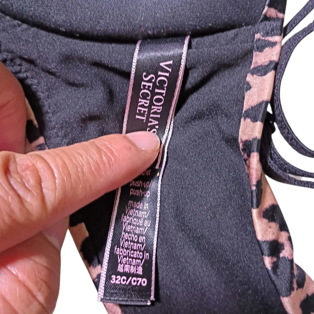 Victoria's Secret Leopard‎ Print Bra with Black Straps